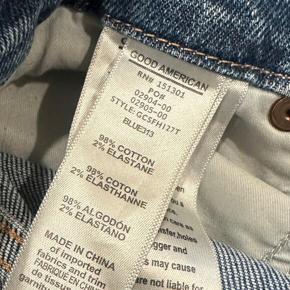 Good American Good Curve Straight Fray Hem Jeans - Picture 6 of 6